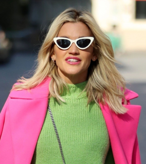 Ashley Roberts seen in pink lilac coat outside Global Radio in London 2020/04/01 9