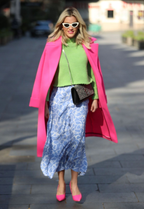 Ashley Roberts seen in pink lilac coat outside Global Radio in London 2020/04/01 10