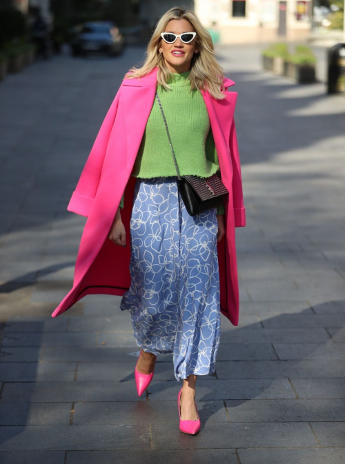 Ashley Roberts seen in pink lilac coat outside Global Radio in London 2020/04/01 5