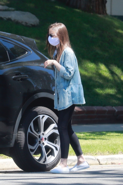 Lily Collins carry some toilet paper rolls visiting a family member in Los Angeles 2020/04/15 2