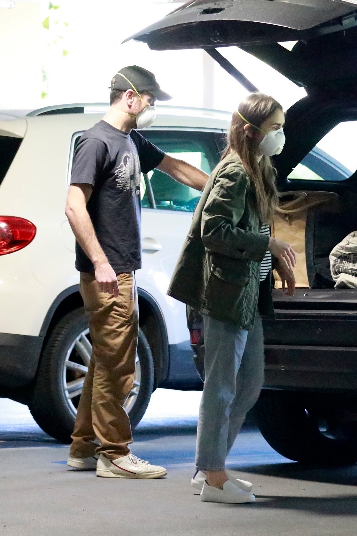 Lily Collins Shopping a local grocery store with her boyfriend in Los Angeles 2020/04/03