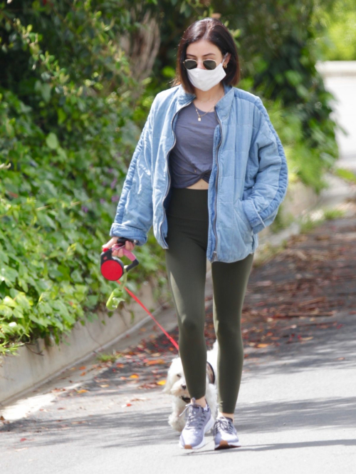 Lucy Hale follows mask during walks her dog Elvis in Los Angeles 2020/04/13 11