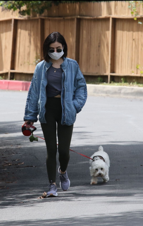 Lucy Hale follows mask during walks her dog Elvis in Los Angeles 2020/04/13 6