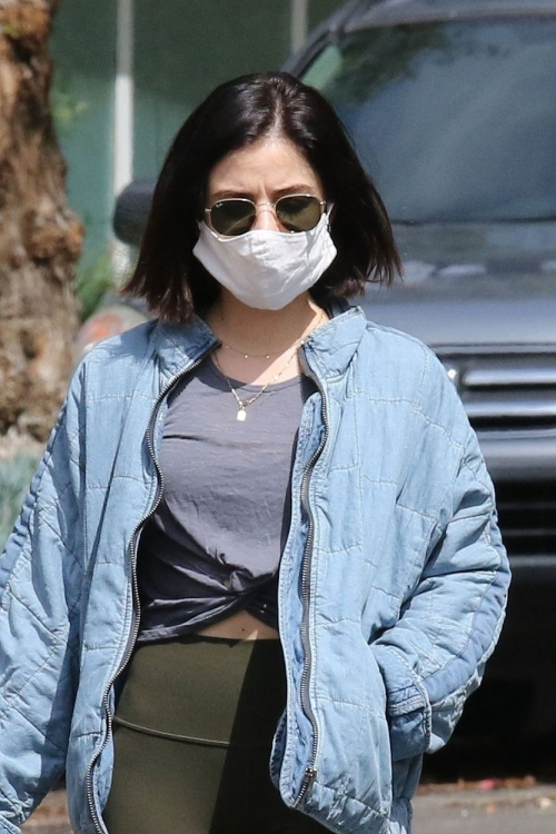 Lucy Hale follows mask during walks her dog Elvis in Los Angeles 2020/04/13 8