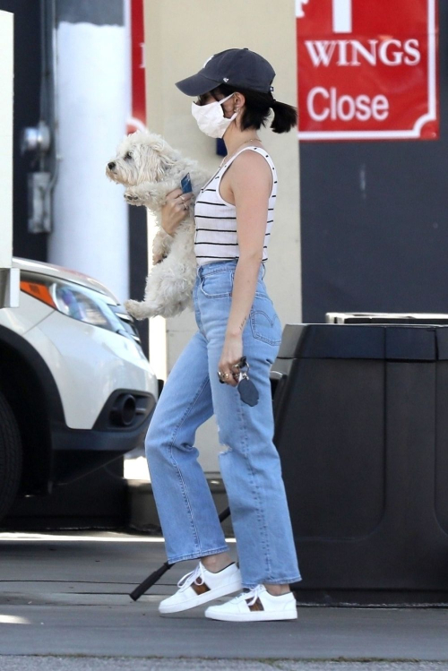 Lucy Hale in lining tank top at the Gas Station in Beverly Hills 2020/04/14 6