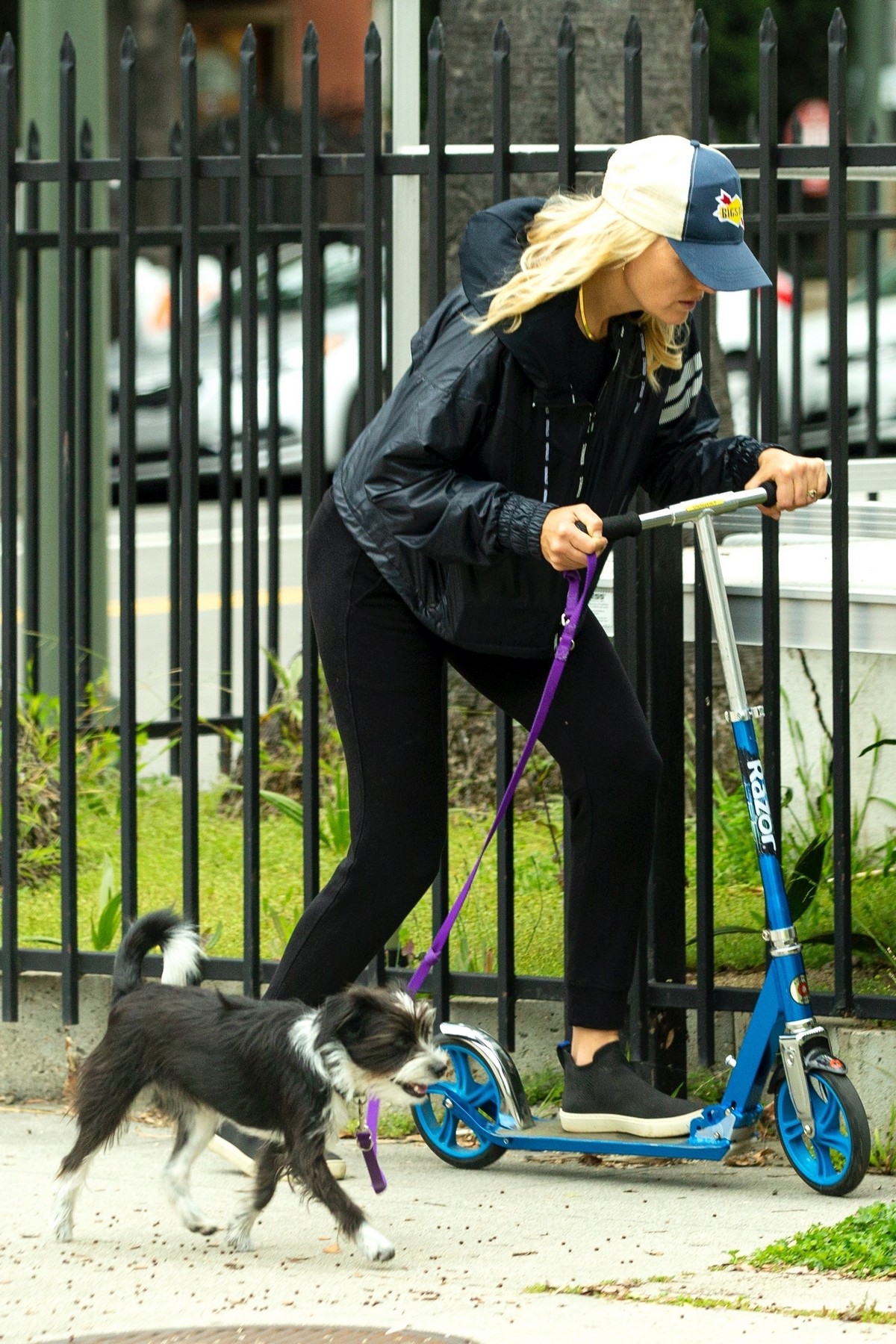 Malin Akerman enjoys rides a scooter to walk her dog in Los Angeles 2020/04/07