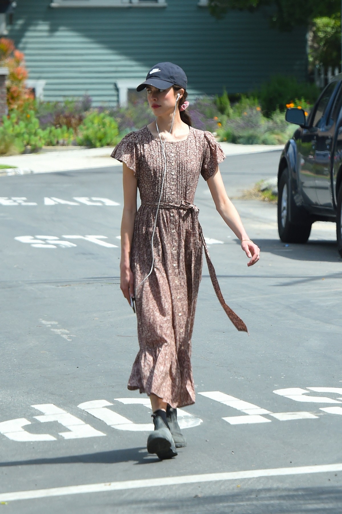 Margaret Qualley out and about in Los Angeles 2020/03/28