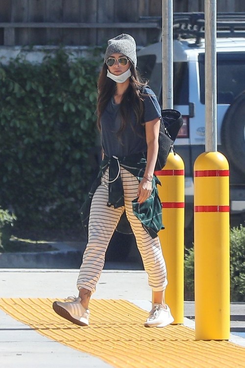 Megan Fox arrives local CVS Pharmacy in Woodland Hills 2020/04/15 8