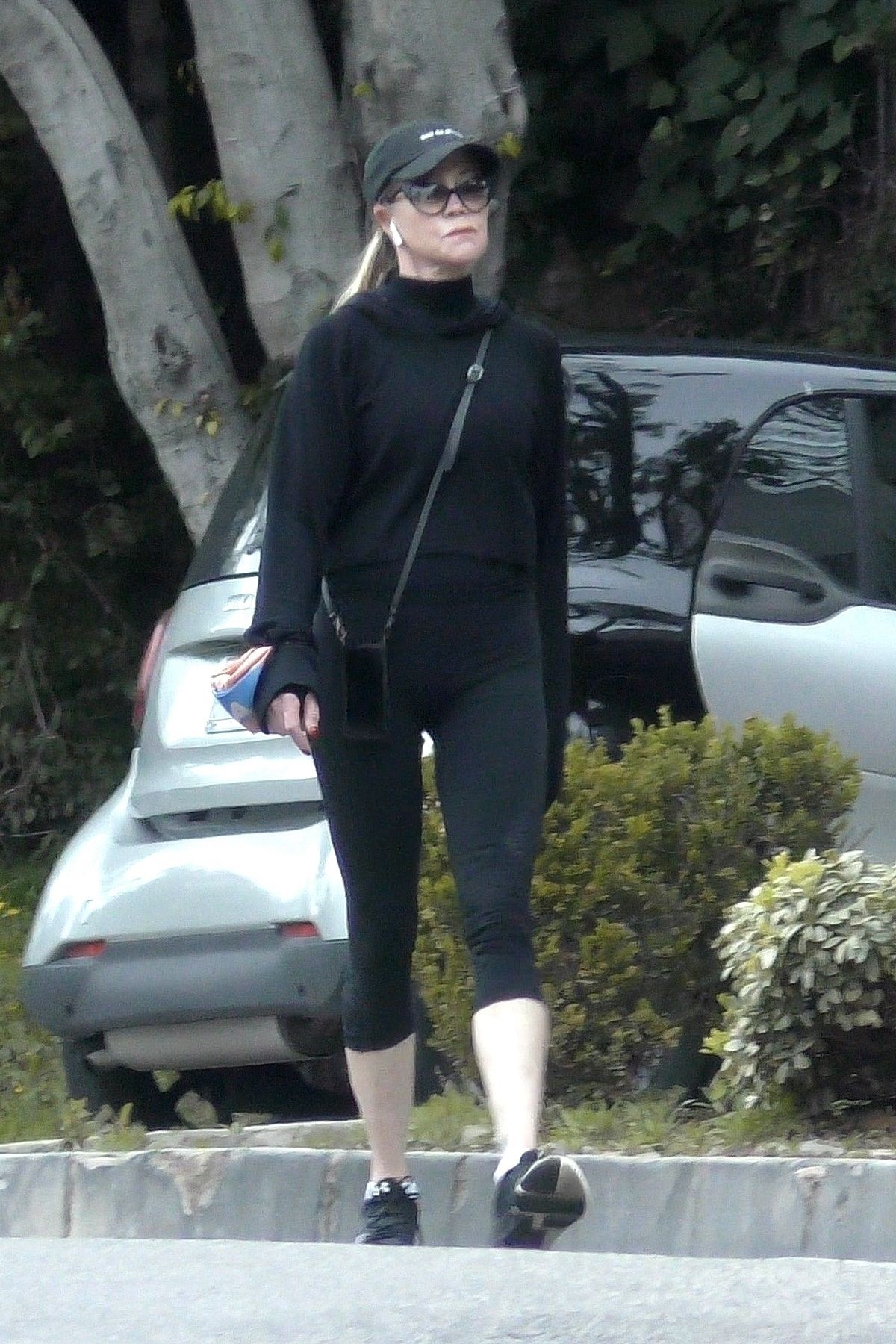 Melanie Griffith Going for her daily walk in Los Angeles 2020/04/07