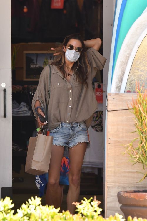 Alessandra Ambrosio in Denim Shorts Out Shopping in Malibu 2020/06/10 10