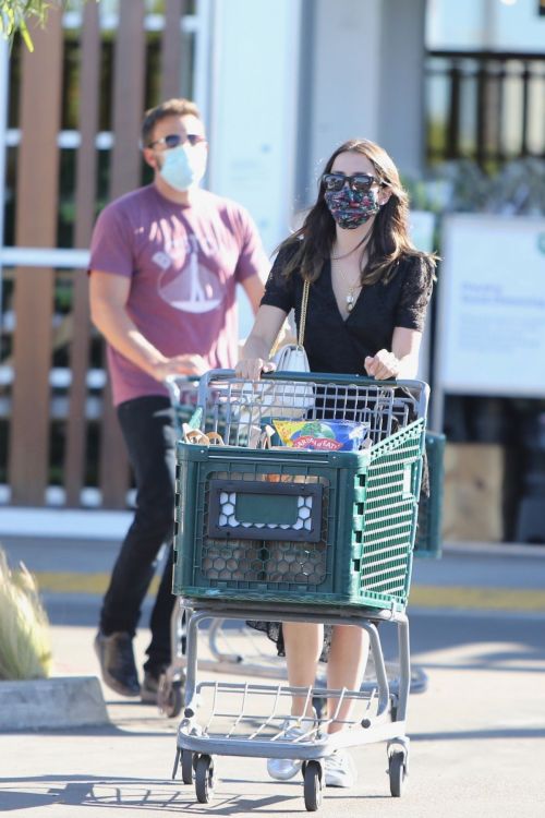 Ana de Armas and Ben Affleck Out Shopping in Los Angeles 2020/06/09 2