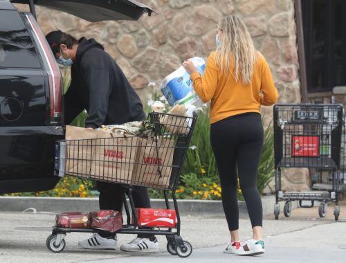 April Love Geary Out Shopping in Malibu 2020/06/18 3