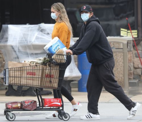 April Love Geary Out Shopping in Malibu 2020/06/18 9