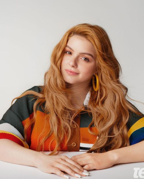 Ariel Winter Shared Teen Vogue Pictures in Instagram 2020/04/25