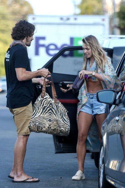 Ashley Hart in Denim Shorts Out in Los Angeles 2020/06/09 9