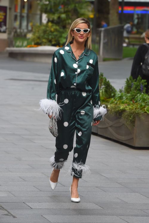 Ashley Roberts Arrives at Global Studios in London 2020/06/19 4