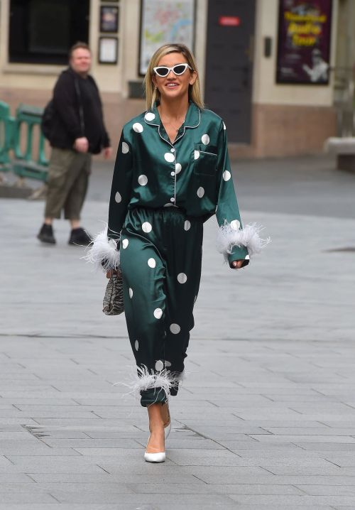 Ashley Roberts Arrives at Global Studios in London 2020/06/19 10