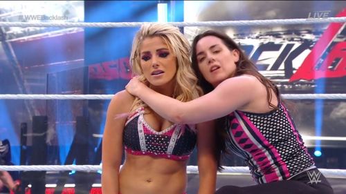 Bayley & Sasha Banks vs. Alexa Bliss & Nikki Cross vs. The IIconics - WWE Women