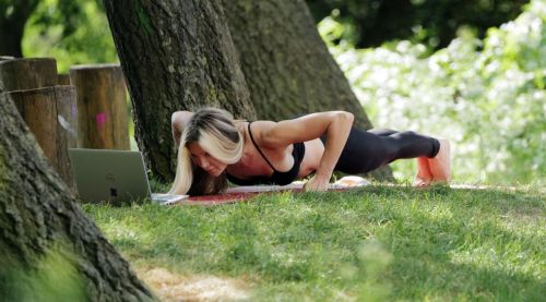 Caprice Bourret Live Streaming Her Online Yoga Classes From a Park in London 2020/06/13 11