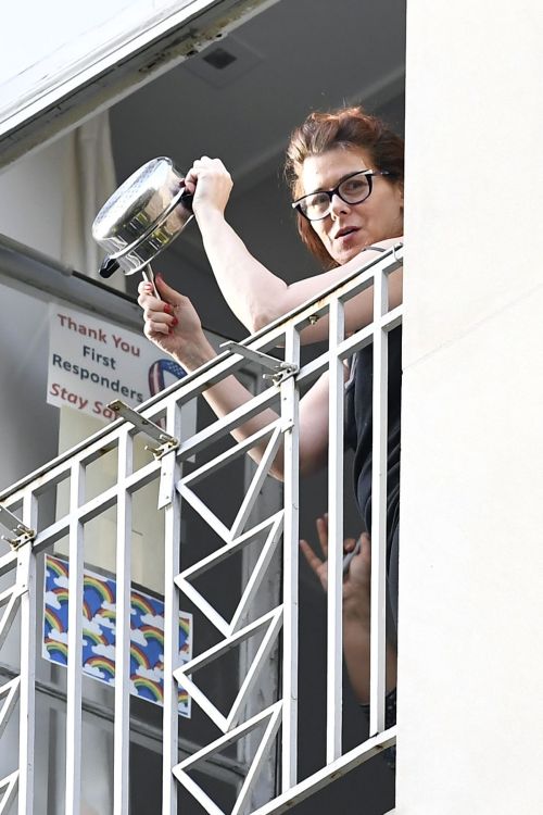 Debra Messing Cheering First Responders from Her Balcony in New York 2020/06/15 1