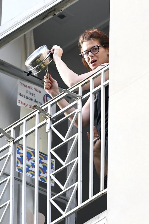 Debra Messing Cheering First Responders from Her Balcony in New York 2020/06/15 7