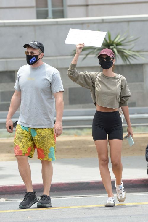 Emily Ratajkowski at Black Lives Matter Protest in Los Angeles 2020/06/02 1