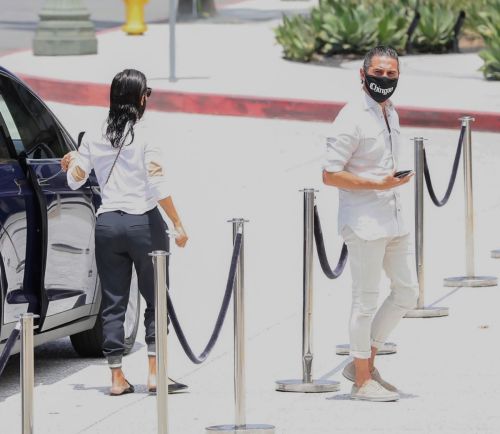 Eva Longoria at Westfield Mall in Century City 2020/06/17 5