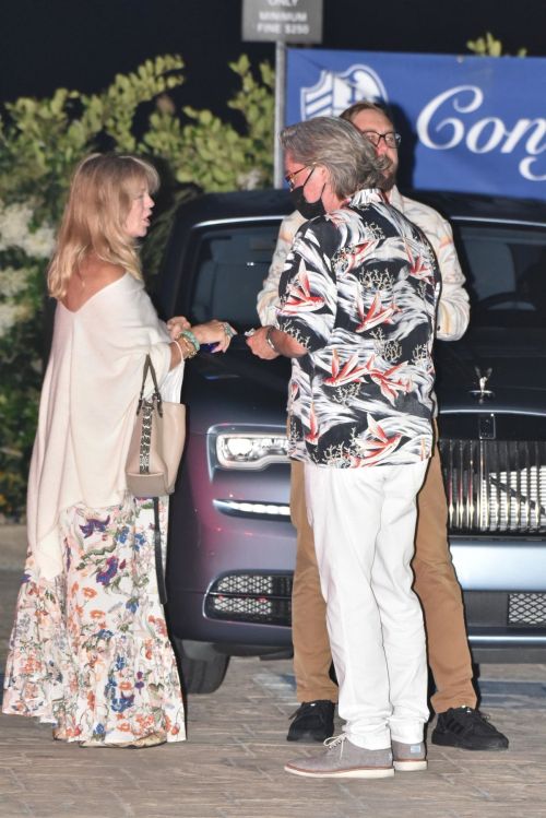 Goldie Hawn and Kurt Russel Out for Dinner in Malibu 2020/06/10 3