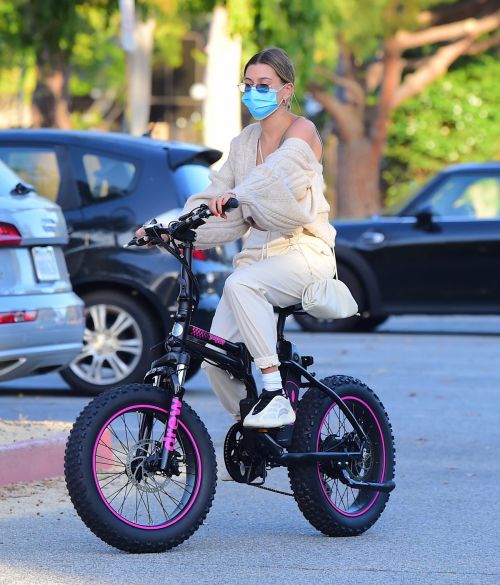 Hailey Bieber and Justin Bieber Out Riding Electric Bikes in Los Angeles 2020/06/14 8