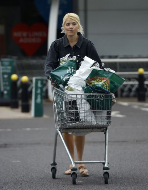 Holly Willoughby Shopping at Marks & Spencer in London 2020/06/19 10