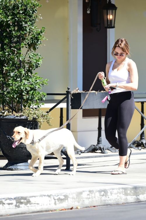 Hunter Haley King Out with Her Dog in Los Angeles 2020/06/11 8