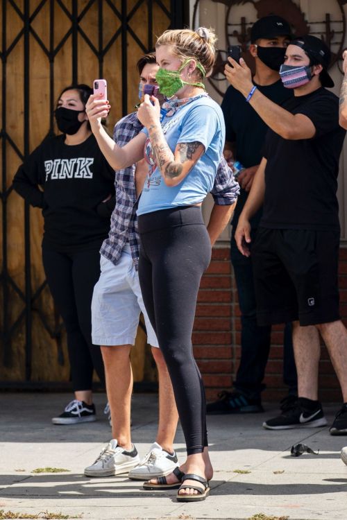 Ireland Baldwin at a Black Lives Matter Protest in Los Angeles 2020/06/01 2