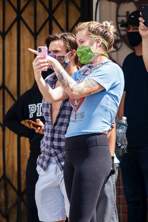 Ireland Baldwin at a Black Lives Matter Protest in Los Angeles 2020/06/01 4