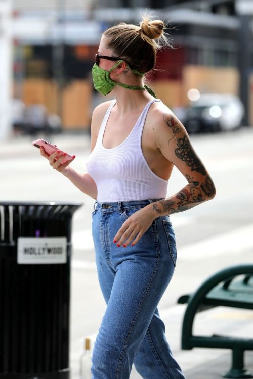 Ireland Baldwin in White Tank Top with Denims During Join Protests in Hollywood 2020/06/02 1