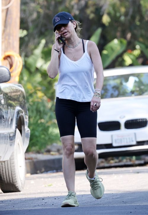 Jennifer Meyer Out Hiking in Pacific Palisades 2020/06/03 1