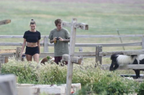 Justin Bieber and Hailey Bieber Out at National Park in Utah 2020/06/06 4