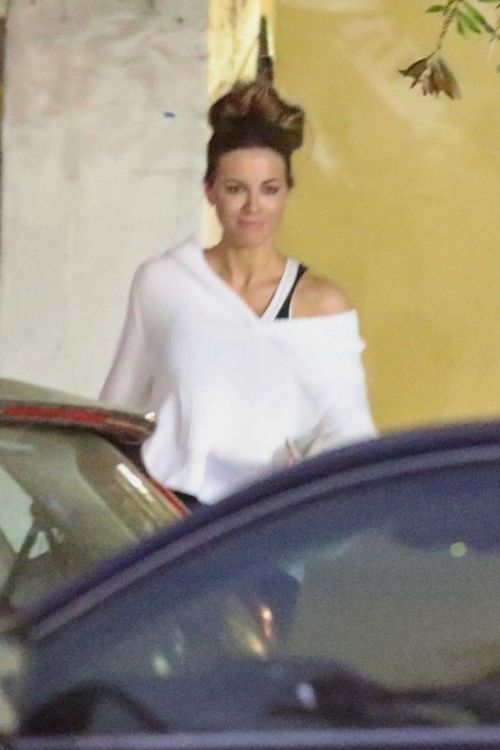 Kate Beckinsale and Goody Grace at In-N-Out Burger in Los Angeles 2020/06/06 8