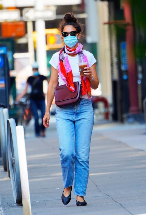 Katie Holmes in Denim Out in New York 2020/06/10 7