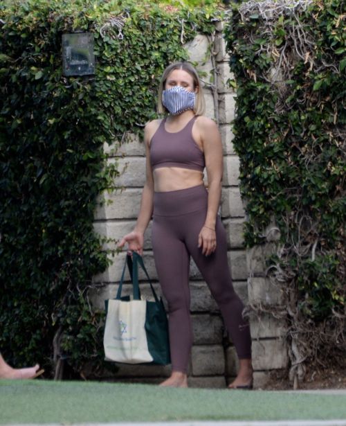 Kristen Bell Outside Her Home in Los Feliz 2020/06/05 1