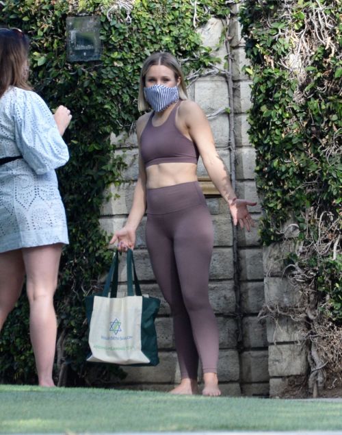 Kristen Bell Outside Her Home in Los Feliz 2020/06/05 2