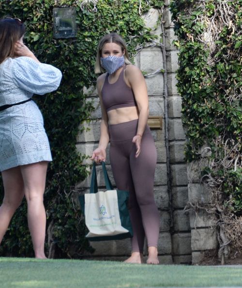 Kristen Bell Outside Her Home in Los Feliz 2020/06/05 3