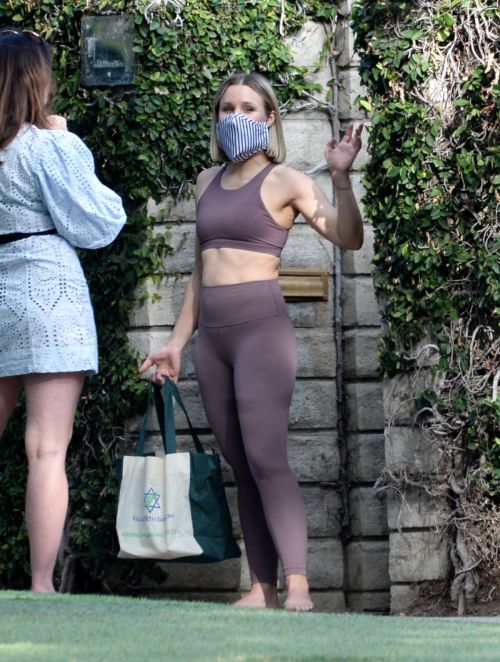 Kristen Bell Outside Her Home in Los Feliz 2020/06/05 4