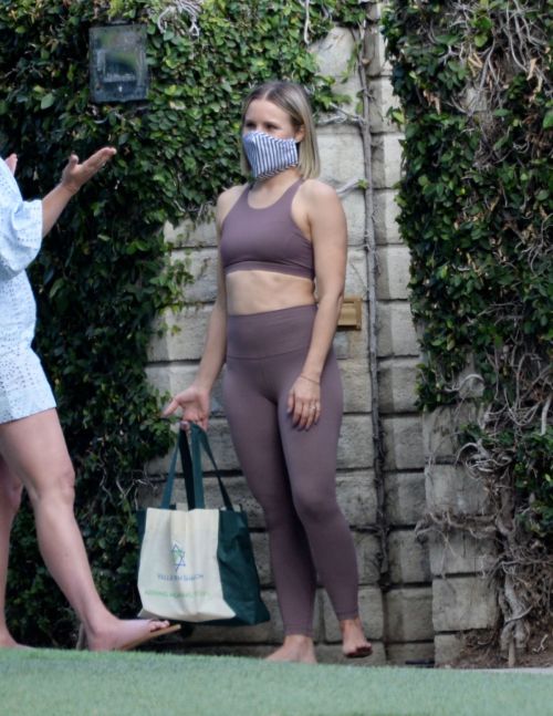 Kristen Bell Outside Her Home in Los Feliz 2020/06/05 5