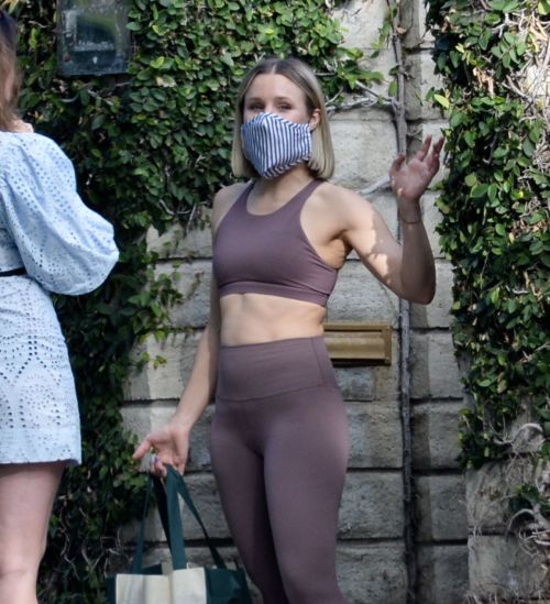 Kristen Bell Outside Her Home in Los Feliz 2020/06/05 6
