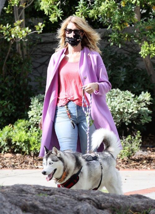 Laura Dern Out with Her Dog in Pacific Palisades 2020/06/02 8