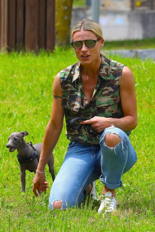 Michelle Hunziker Out with her Dogs in a Park in Bergamo 2020/06/02 16