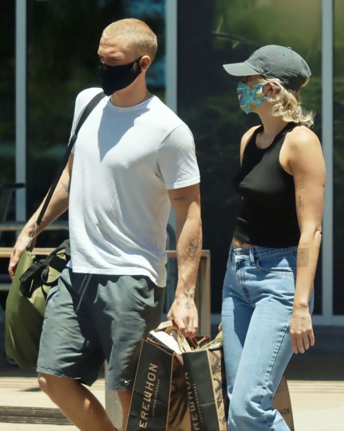 Miley Cyrus and Cody Simpson Out Shopping in Calabasas 2020/06/09 12