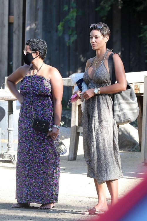 Nicole Murphy Out and About in Malibu 2020/06/14 7