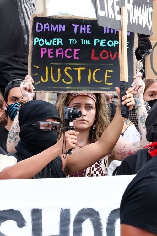 Paris Jackson at a Black Lives Matter Protest in Los Angeles 2020/06/01 5