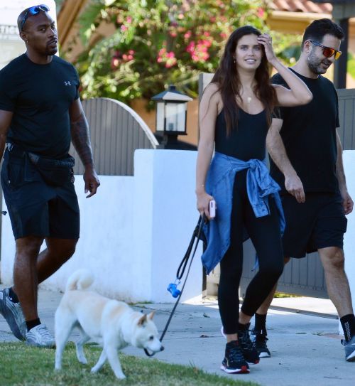 Sara Sampaio Out with Her Dog Kyta in Los Angeles 2020/06/07 3